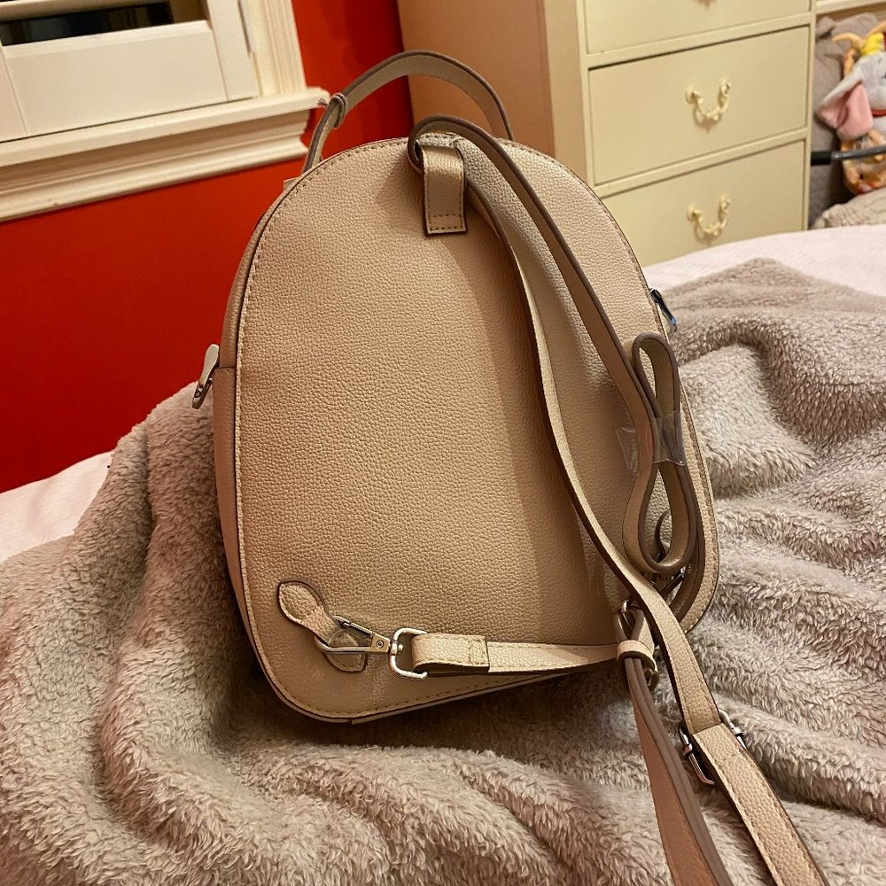 backpack - Picture 2 of 2